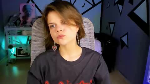 Snapshot of elliemurler chatting on 10.22.25 elliemurler online show from 10.22.25