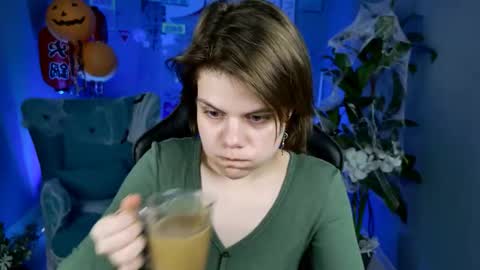 Snapshot of elliemurler chatting on 10.24.25 elliemurler online show from 10.24.25