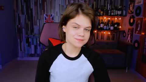 Snapshot of elliemurler chatting on 11.11.25 elliemurler online show from 11.11.25