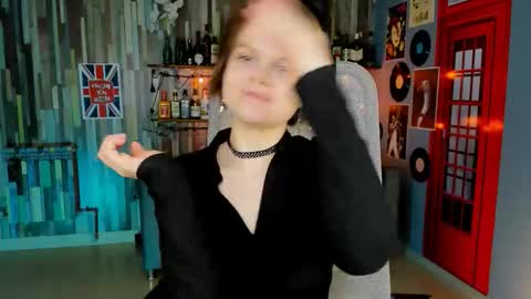 Snapshot of elliemurler chatting on 12.14.25 elliemurler online show from 12.14.25