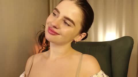 Snapshot of elliephant_ chatting on 12.25.24 just Emily online show from 12.25.24