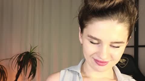 Snapshot of elliephant_ chatting on 12.30.24 just Emily online show from 12.30.24