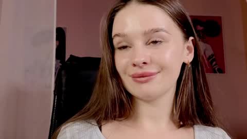 Snapshot of elliephant_ chatting on 01.03.25 just Emily online show from 01.03.25