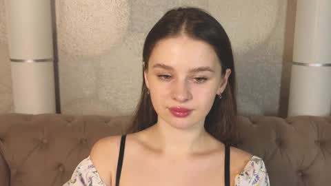 Snapshot of elliephant_ chatting on 01.08.25 just Emily online show from 01.08.25