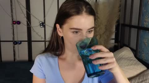 Snapshot of elliephant_ chatting on 01.11.25 just Emily online show from 01.11.25