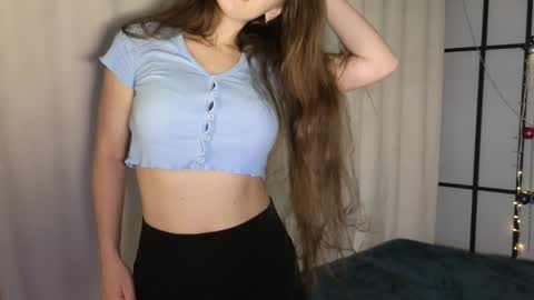 Snapshot of elliephant_ chatting on 01.11.25 just Emily online show from 01.11.25