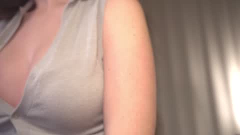 Snapshot of elliephant_ chatting on 01.13.25 just Emily online show from 01.13.25