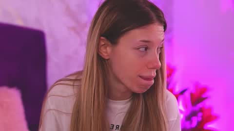 Snapshot of ellinanuria chatting on 02.23.26 EllinaNuria online show from 02.23.26