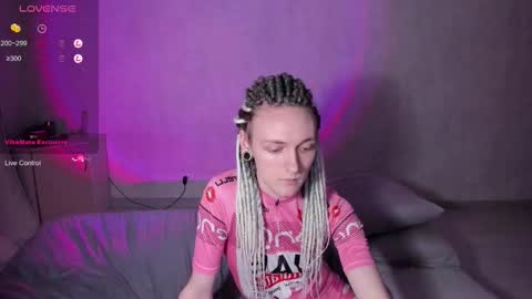 Snapshot of elliot_winki chatting on 11.16.25 elliot_winki online show from 11.16.25