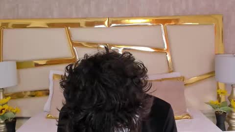 Snapshot of elliotvolkov chatting on 12.17.25 elliotvolkov online show from 12.17.25