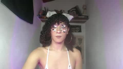 Snapshot of ellis_flowers chatting on 05.03.26 . online show from 05.03.26