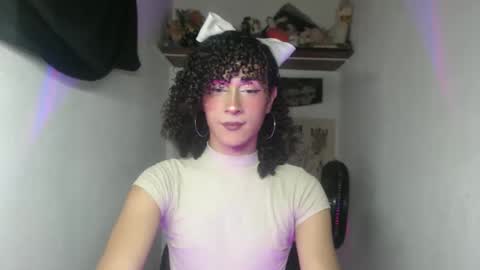 Snapshot of ellis_flowers chatting on 05.25.26 . online show from 05.25.26