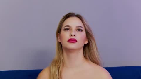 Snapshot of ellsa_jean chatting on 10.17.25 Elsa Jean online show from 10.17.25