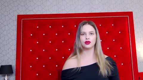 Snapshot of ellsa_jean chatting on 11.03.25 Elsa Jean online show from 11.03.25