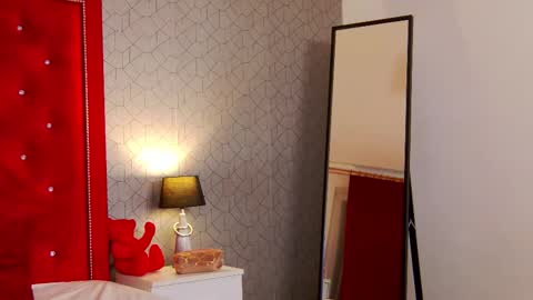 Snapshot of ellsa_jean chatting on 11.14.25 Elsa Jean online show from 11.14.25