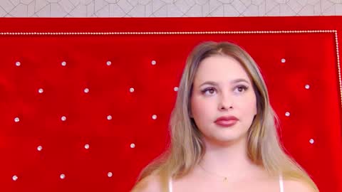 Snapshot of ellsa_jean chatting on 11.19.25 Elsa Jean online show from 11.19.25