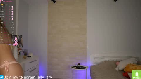 Snapshot of elly_ary chatting on 10.21.25 elly_ary online show from 10.21.25