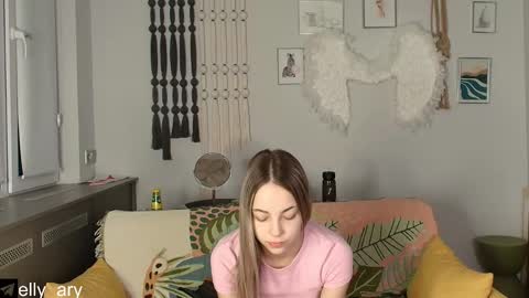 Snapshot of elly_ary chatting on 12.13.25 elly_ary online show from 12.13.25