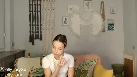 Snapshot of elly_ary chatting on 12.18.25 elly_ary online show from 12.18.25