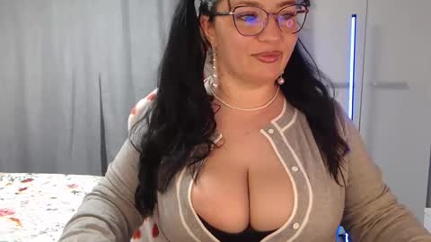 Snapshot of elly_denise chatting on 04.22.26 Denise online show from 04.22.26