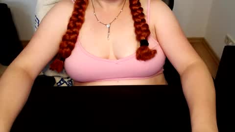 Snapshot of elly_petite chatting on 07.10.26 Elly online show from 07.10.26