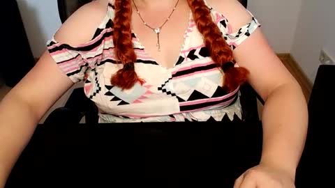 Snapshot of elly_petite chatting on 07.20.26 Elly online show from 07.20.26