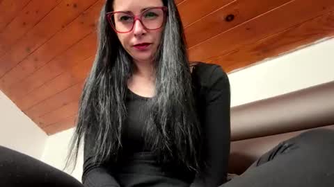 ellyadavis online show from 11.21.25