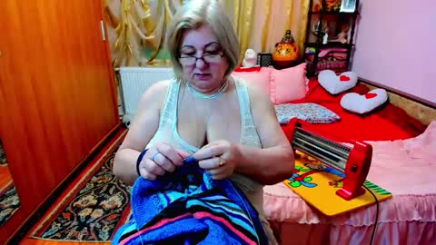 ellyhot53 online show from 01.28.25