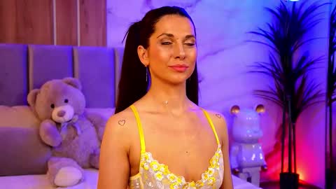 Elly online show from 10.17.25