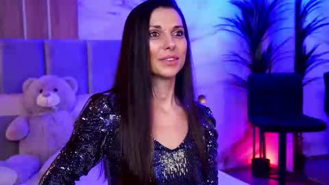 Elly online show from 10.25.25