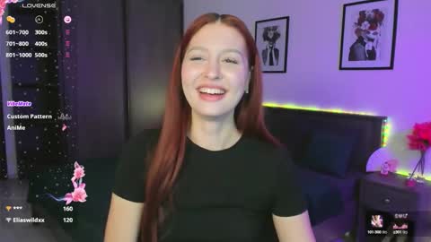 Snapshot of ellypeach chatting on 10.11.25 EllyPeach online show from 10.11.25