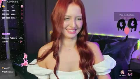 Snapshot of ellypeach chatting on 10.20.25 EllyPeach online show from 10.20.25