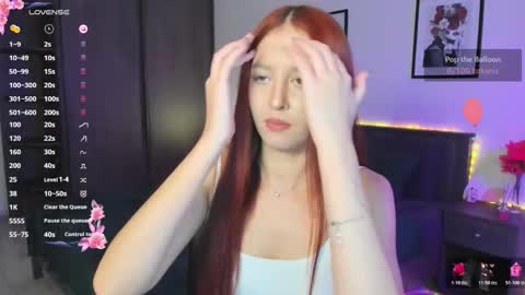 Snapshot of ellypeach chatting on 11.10.25 EllyPeach online show from 11.10.25