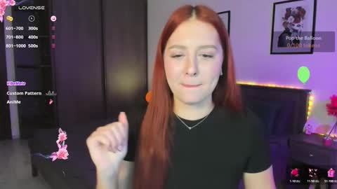 Snapshot of ellypeach chatting on 11.13.25 EllyPeach online show from 11.13.25