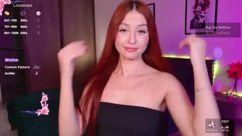 Snapshot of ellypeach chatting on 12.03.25 EllyPeach online show from 12.03.25