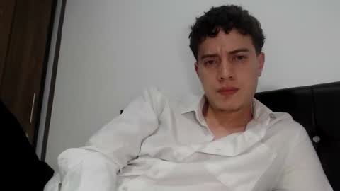 Snapshot of elmono33 chatting on 09.11.25 elmono33 online show from 09.11.25