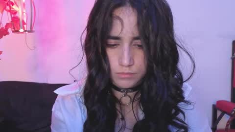 elowen_halley1 online show from 12.20.25