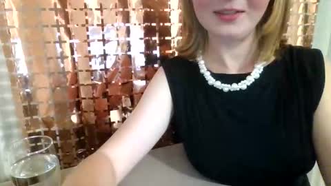 Snapshot of elsamartinez chatting on 09.22.25 ElsaMartinez online show from 09.22.25