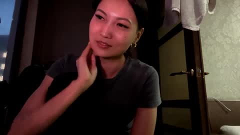 Mia online show from 04.14.26