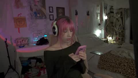 Snapshot of elslove chatting on 05.30.26 ELS online show from 05.30.26