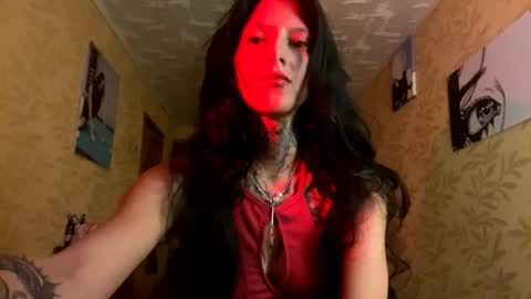 Snapshot of elswythfrake chatting on 09.17.25 Evelyn online show from 09.17.25