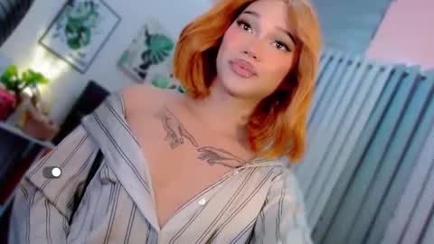 Snapshot of elvie_hughes chatting on 10.30.25 elvie_hughes online show from 10.30.25