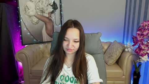 Snapshot of elyslunar_ chatting on 12.13.24 Call me Elis online show from 12.13.24