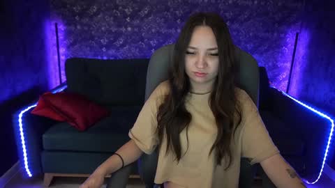 Snapshot of elyslunar_ chatting on 12.26.24 Call me Elis online show from 12.26.24