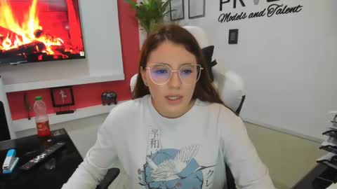 Snapshot of ema_04 chatting on 01.09.25 Estefany Martinez Acua INSTAGRAM ema 04oficial online show from 01.09.25