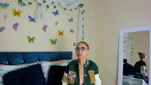 Snapshot of ema_garciaa chatting on 09.20.25 ema garcia online show from 09.20.25