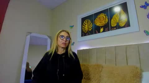 Snapshot of ema_garciaa chatting on 09.26.25 ema garcia online show from 09.26.25