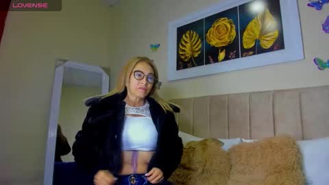 Snapshot of ema_garciaa chatting on 10.05.25 ema garcia online show from 10.05.25