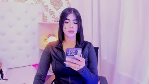 Snapshot of ema_lambert chatting on 12.15.25 Ema Lambert online show from 12.15.25