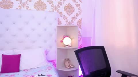 Snapshot of ema_lambert chatting on 01.12.26 Ema Lambert online show from 01.12.26